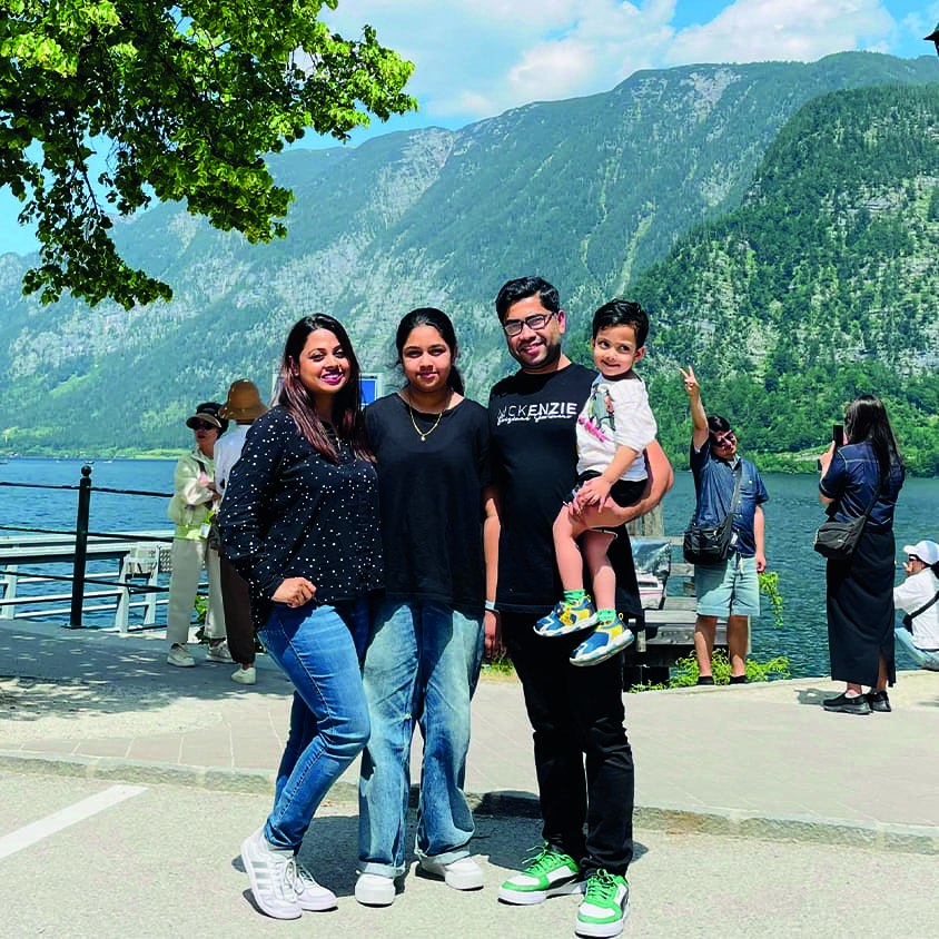 Sadrul mit Familie